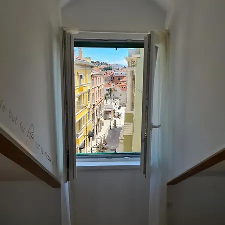 Fantattic Old Town Σπλιτ