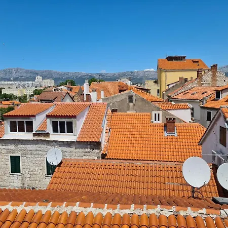 Fantattic Old Town * Σπλιτ
